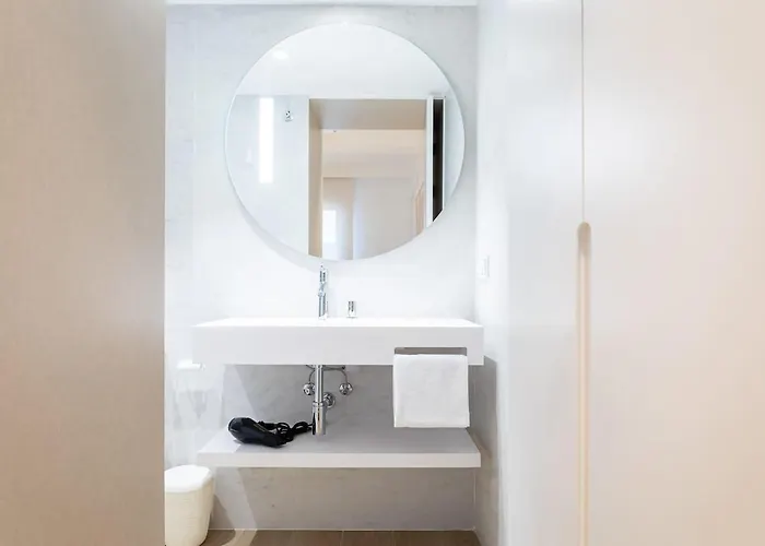 Apartment “the Palms” New, Ac, Terrace, Calm Near Old Town