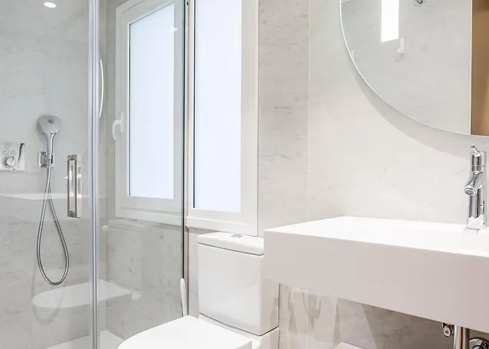 “the Palms” New, Ac, Terrace, Calm Near Old Town Apartment *