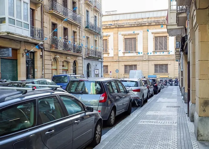 “the Palms” New, Ac, Terrace, Calm Near Old Town Apartment