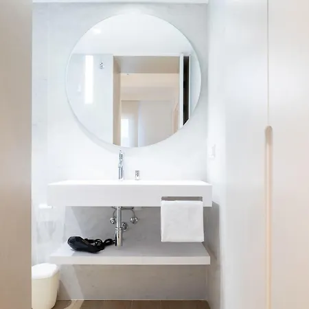Apartman “the Palms” New, Ac, Terrace, Calm Near Old Town