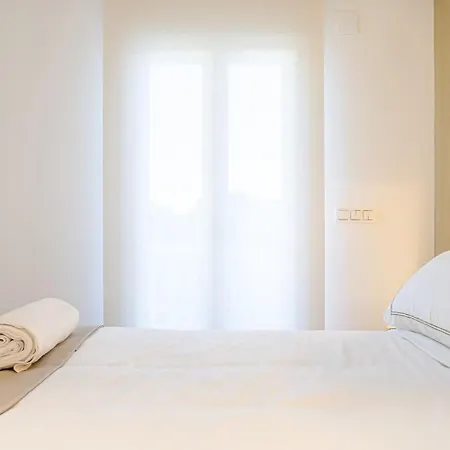 Apartman “the Palms” New, Ac, Terrace, Calm Near Old Town
