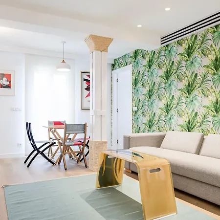Apartman “the Palms” New, Ac, Terrace, Calm Near Old Town