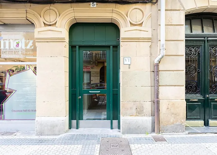 Apartament “the Palms” New, Ac, Terrace, Calm Near Old Town *